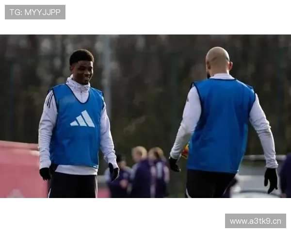 卡里克现身曼城青训观战子德比